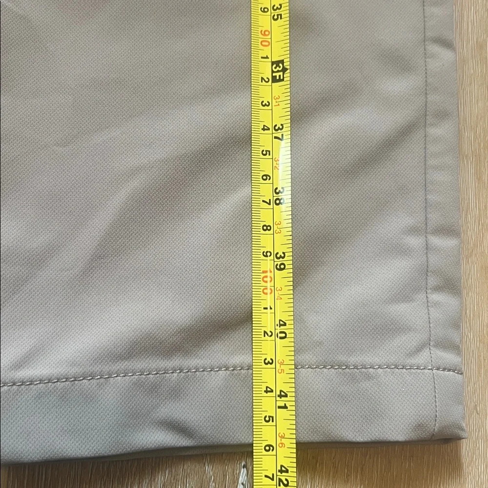 Banana republic men 40 waist 30 length tan 100% Polyester
